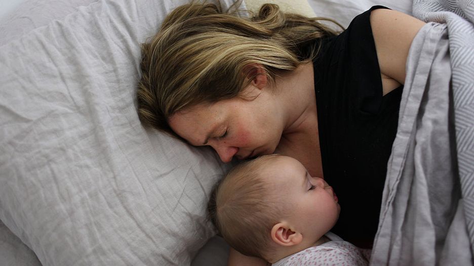 Wspólne spanie z dzieckiem to temat, który od lat dzieli rodziców i specjalistów.