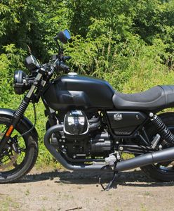 Test: Moto Guzzi V7 Stone – prosto, czarno i klasycznie