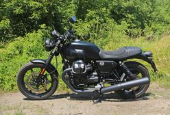 Test: Moto Guzzi V7 Stone – prosto, czarno i klasycznie