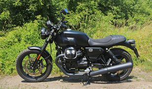 Test: Moto Guzzi V7 Stone – prosto, czarno i klasycznie