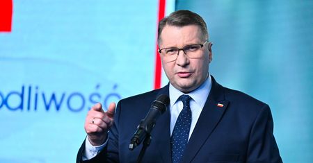 Majątek Czarnka. Dom zniknął z oświadczenia, polityk wyjaśnia