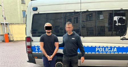 Był doradcą klienta. Robił ohydne rzeczy z telefonami