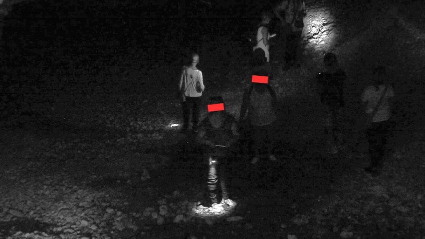 Zdjęcia z fotopułapki w jaskini ukazały skalę problemu