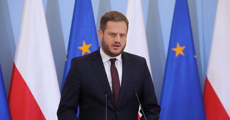 Rząd zabierze operatorom środki z kart. Wiceminister potwierdza