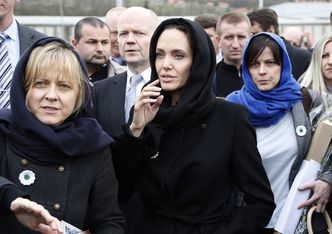 Angelina rozwiodła się za namową koleżanek-lesbijek? "Trzymają się razem i w tym układzie to Brad przegrywa"