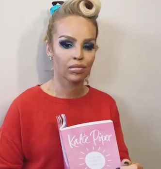 Oprawca Katie Piper wyszedł z więzienia. "Fakt, że wrócił do Londynu jest niepokojący"