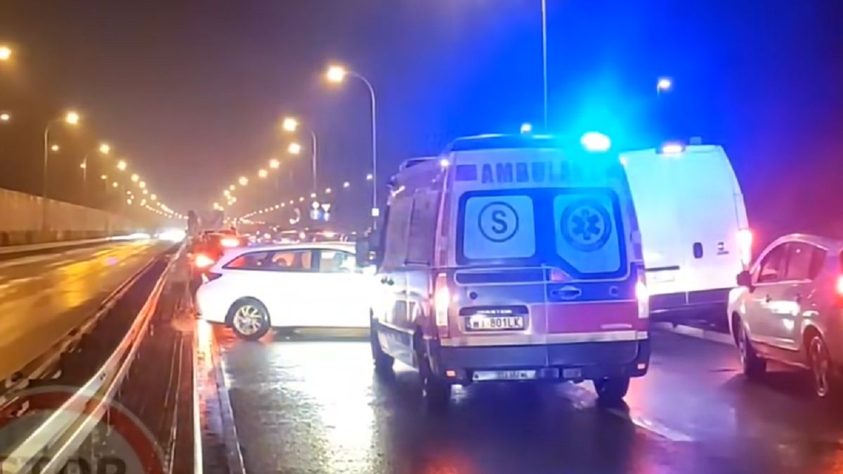 Kierowca jechał pod prąd korytarzem życia - zablokował karetkę