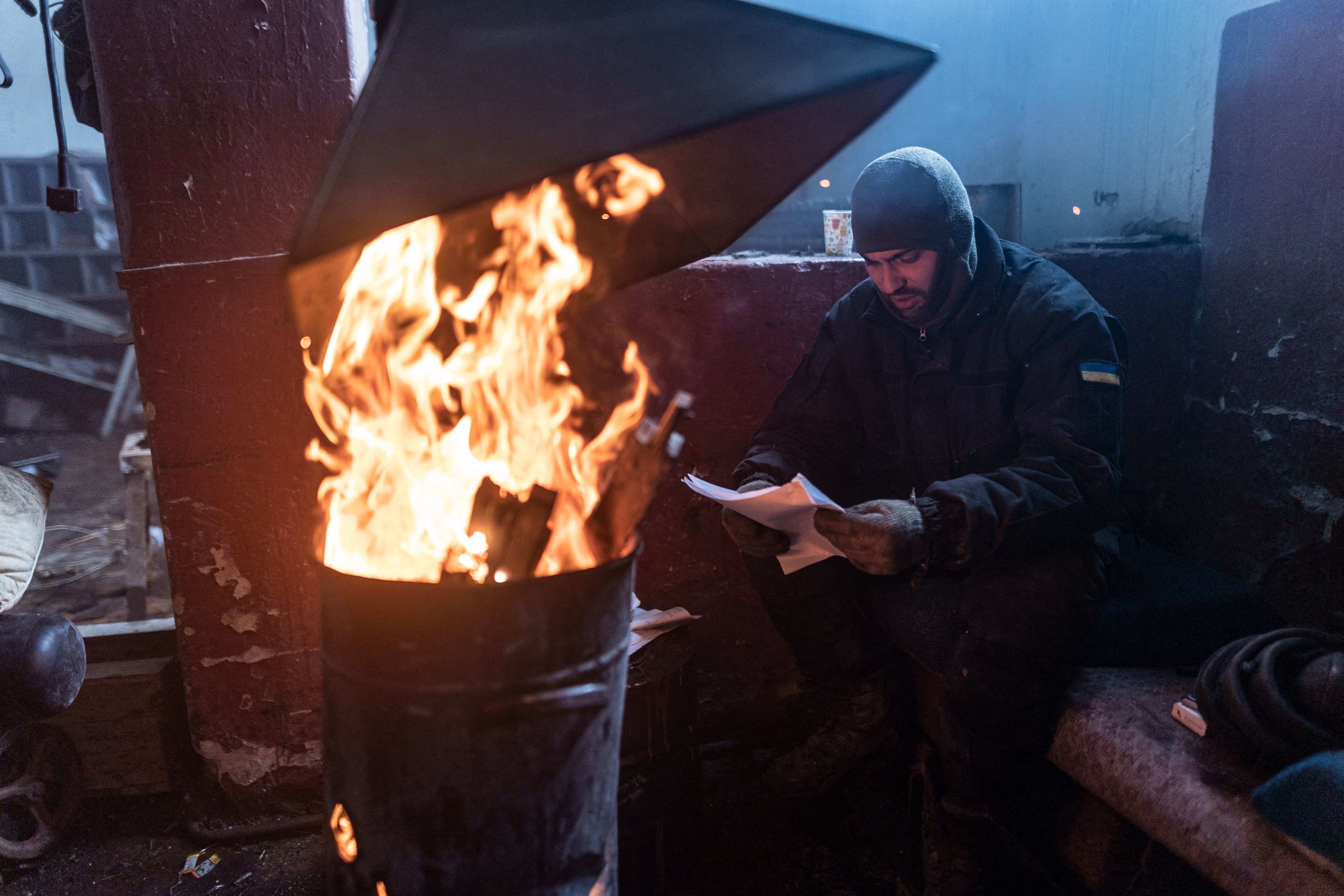 Military mobility of Ukrainian soldiers continues in the direction of Bakhmut
DONETSK OBLAST, UKRAINE - 11 FEBRUARY: Ukrainian soldier warms himself next to a bonfire in the direction of Bakhmut, where clashes between Russia and Ukraine continue to take place, Donetsk Oblast, Ukraine, 11 February 2024. Diego Herrera Carcedo / Anadolu 
Dostawca: PAP/Abaca
AA/ABACA
Donetsk, 2024, Bakhmut, Clashes, Clashes continue, cold, cold weather, direction of Bakhmut, Donetsk Oblast, February, fire, military, military mobility, Military mobility of Ukrainian soldiers, rest, Russia, Russia-Ukraine war, shelter, snow, soldiers, stove, trying to warm up, Ukraine, Ukrainian soldiers, war continues, warm themselves, warm up, weather, winter, winter season