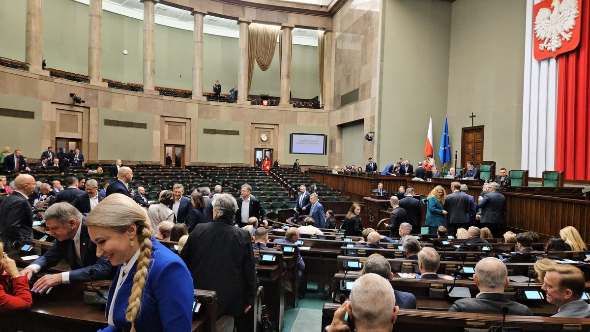 Posłowie PiS opuścili salę podczas ślubowania Pawłowskiej