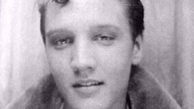 Kiedyś zamiast robić selfie, ludzie korzystali z budek fotograficznych. Zobacz historyczne zdjęcia znanych osób 1