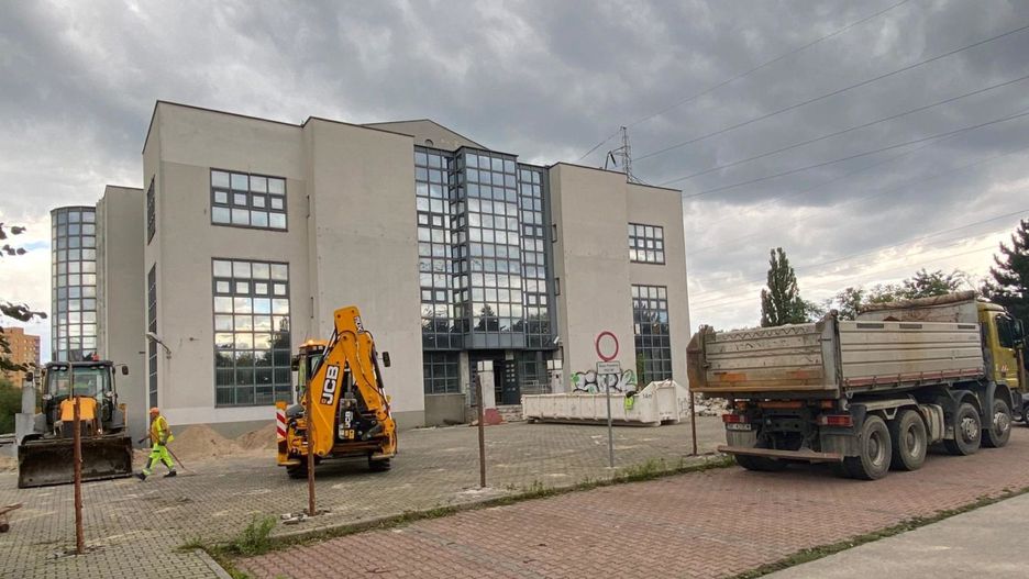 Dąbrowa Górnicza. Ruszyły prace przy remoncie dawnego banku w Gołonogu.