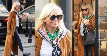 Stylowa Monika Olejnik ZAMIATA warszawskie ulice długim do kostek płaszczem, dzierżąc w dłoni ciastko (ZDJĘCIA)