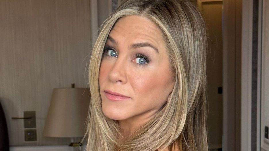 Jennifer Aniston w nagiej sukienceInstagram/mrchrismcmillan