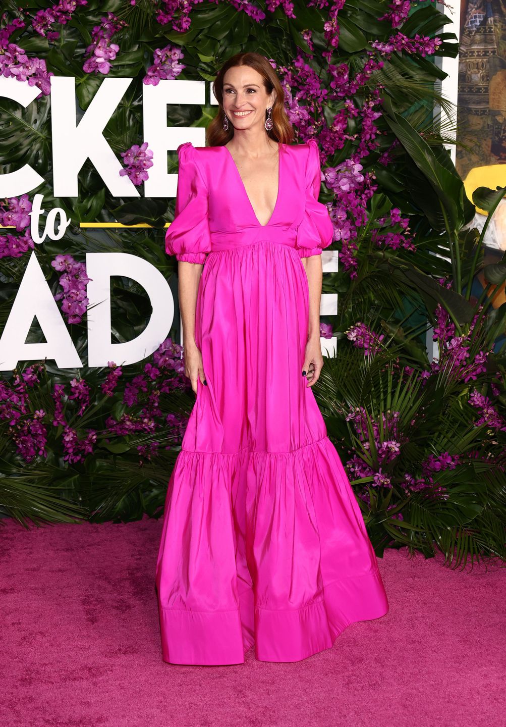 Julia Roberts w fuksjowej sukni na premierze filmowej 