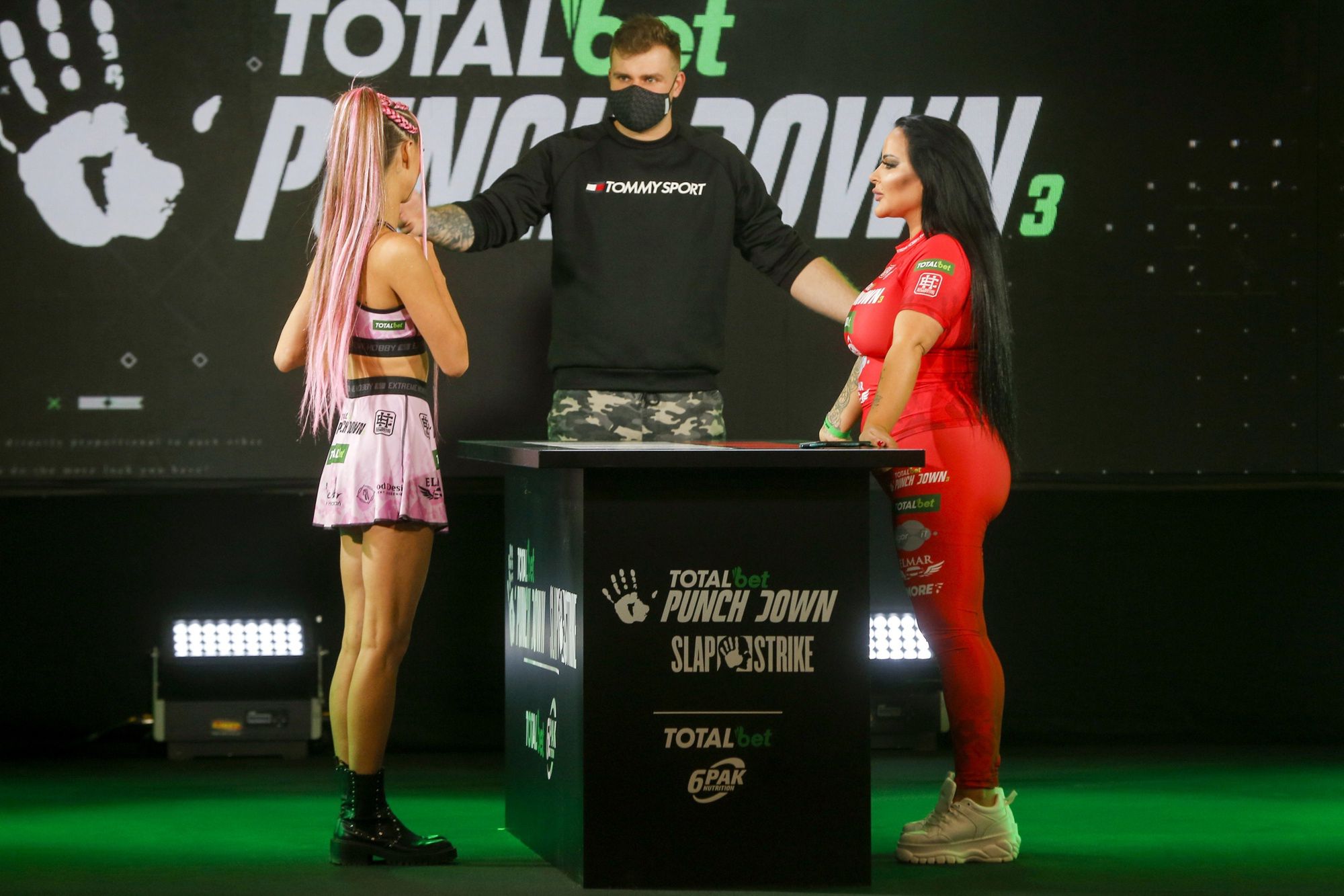 Esmeralda Godlewska całowała się z Anastasiyą Yandaltsawą