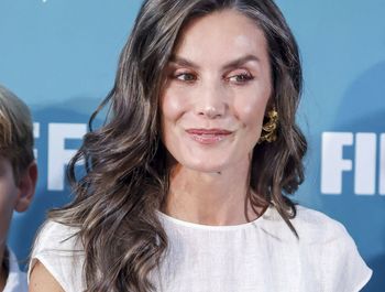 Najwygodniejsze buty dla 50-latek. Królowa Letizia chętnie je nosi