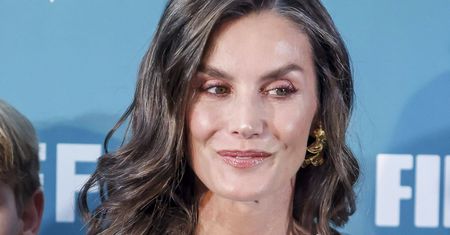 Królowa Letizia zabłysła. Ale spójrzcie na buty. Ideał dla 50-latek