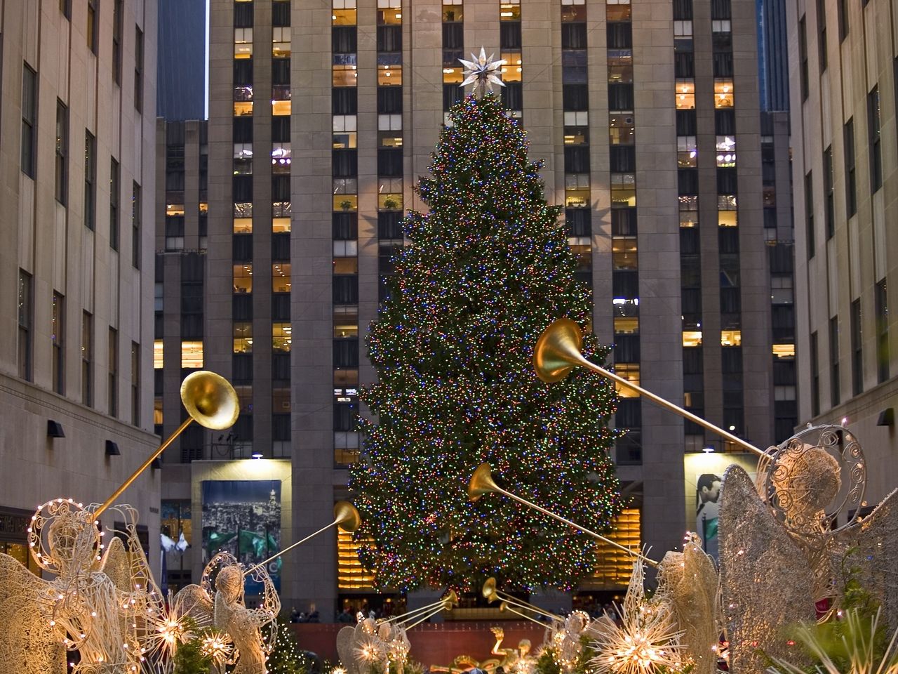 Słynna choinka przed Rockefeller Center