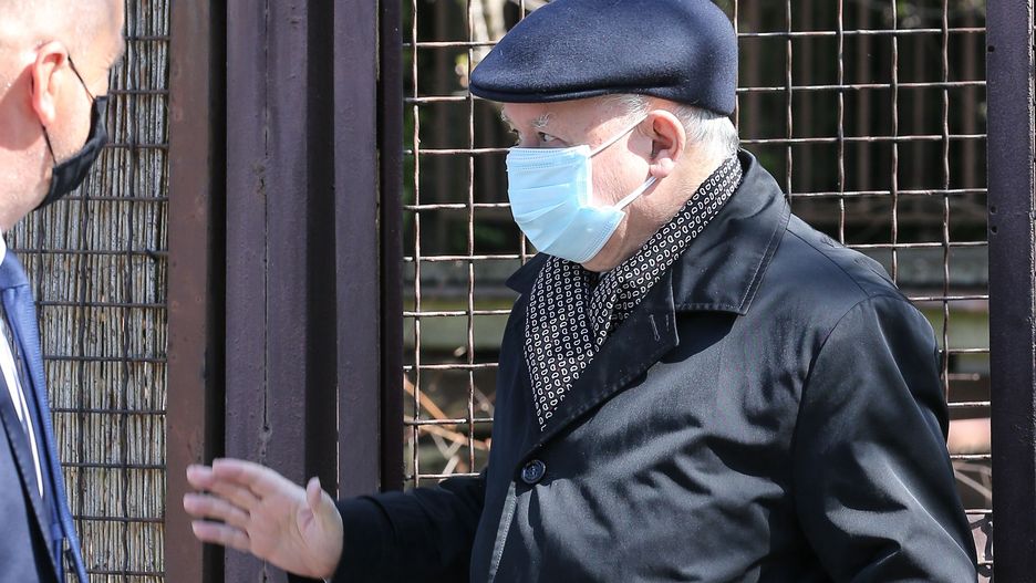 Koronawirus w Polsce. Jarosław Kaczyński w maseczce ochronnej