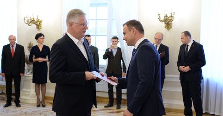 Koronawirus. Firma związana z doradcą Dudy nieźle zarobiła na zamówionych przez rząd testach
