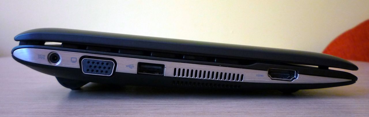 Asus Eee PC 1025C Flare - ścianka lewa (zasilanie, VGA, USB 2.0, HDMI)