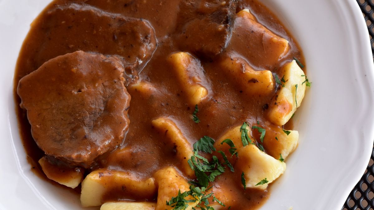 Pasticada ma sos, którego nie da się pomylić z innym
