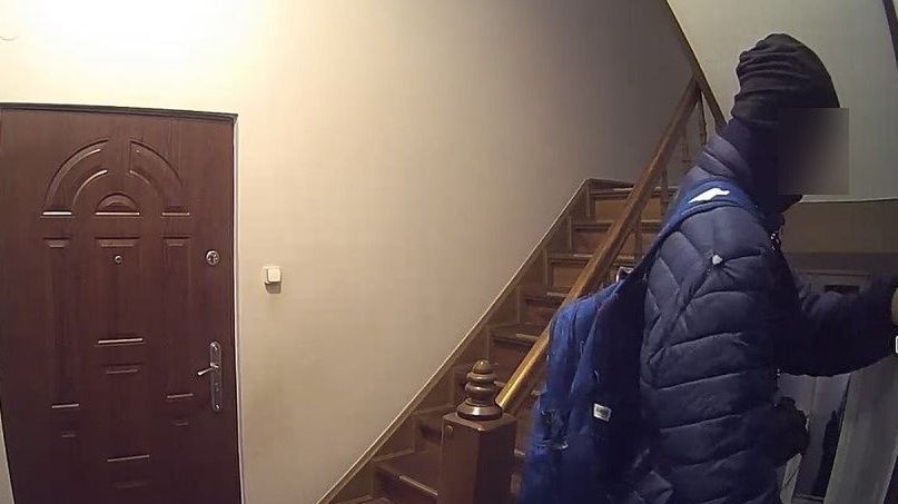 Mężczyzna próbował dostać się do mieszkań