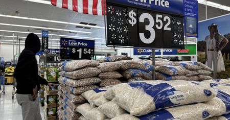 Największy na świecie supermarket podniesie ceny. Efekt Trumpa
