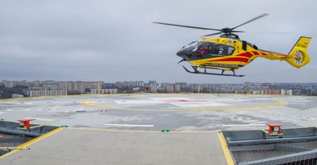 Pierwsze lądowanie śmigłowca LPR na płycie lądowiska szpitala wojskowego