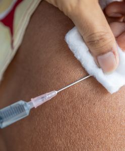 Trzecia dawka szczepionki coraz bliżej? Ekspert o zagrożonych grupach