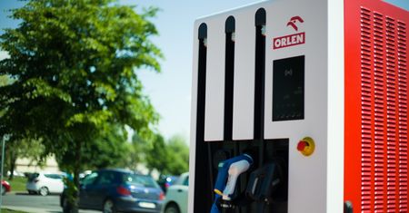 Orlen uruchomi 50 szybkich ładowarek. Auto na prąd w Polsce zacznie mieć sens?
