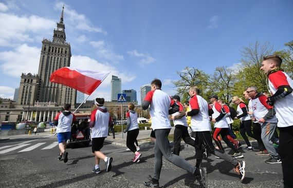 9 tysięcy osób pobiegnie dziś przez centrum stolicy. Rusza Biegnij Warszawo