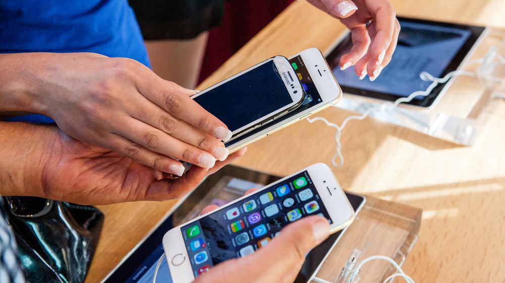 W sklepie czy u operatora - gdzie ostatnio kupiłeś smartfona? [Ankieta] 1