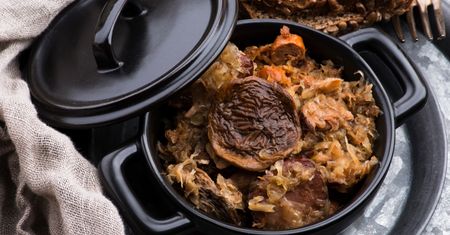 Jak zrobić bigos wigilijny z grzybami? Przepis na wyjątkowe danie