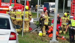 Wypadek na S3, dachował fiat. Wylądował śmigłowiec LPR. Strażacy zajęli się małą dziewczynką