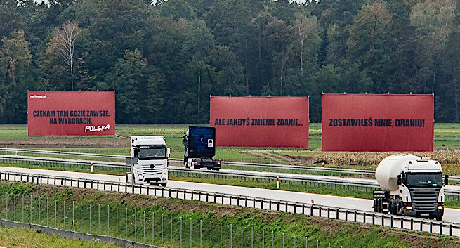 Trzy billboardy za Sieradzem to akcja naTemat zachęcająca do głosowania w wyborach