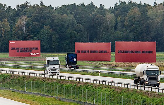 Trzy billboardy za Sieradzem to akcja naTemat zachęcająca do głosowania w wyborach