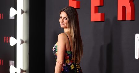 Penelope Cruz w kwiecistej sukni czaruje na premierze filmu "Ferrari". Zjawiskowa kreacja