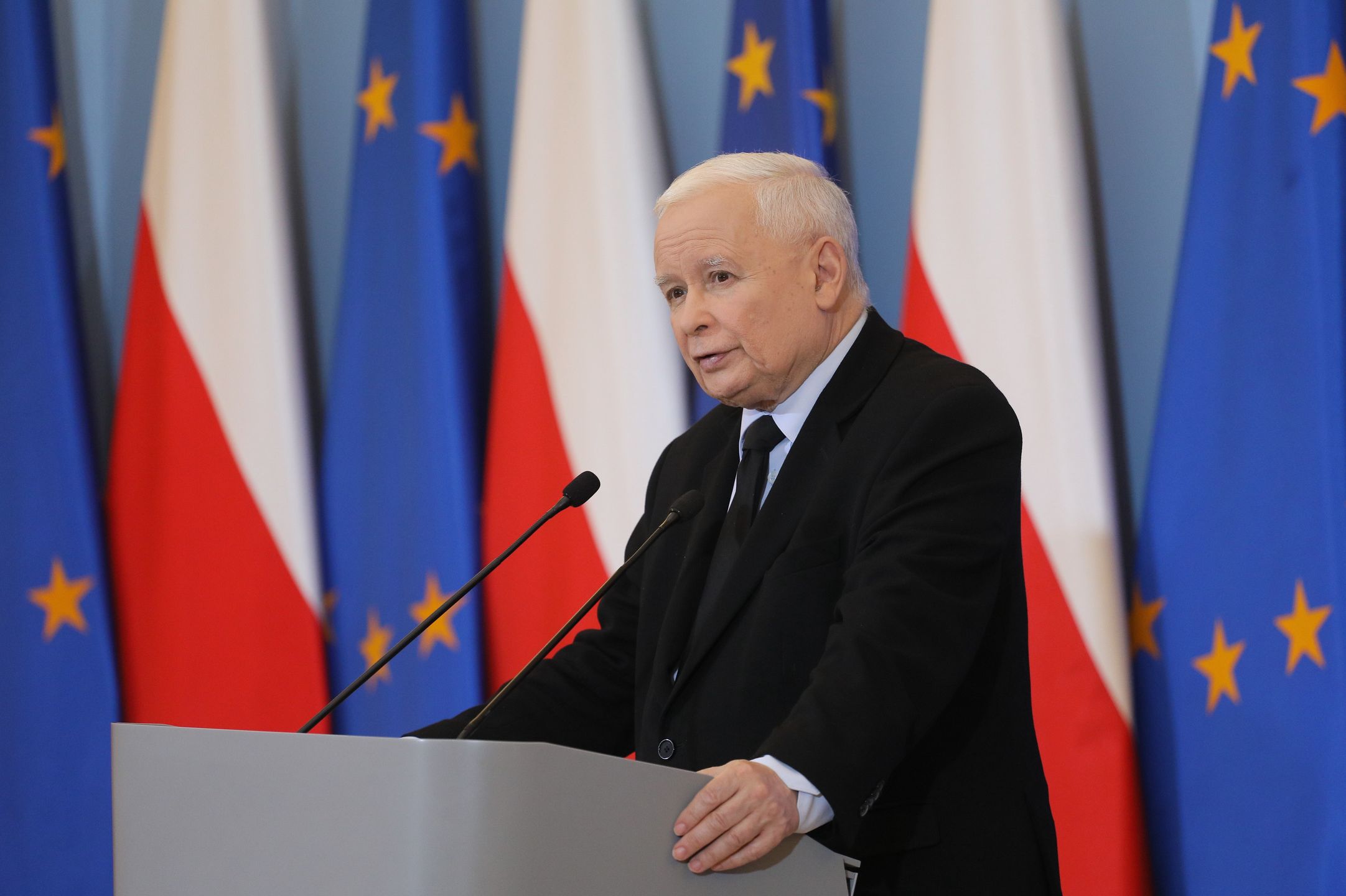 Warszawa, 28.06.2023. Wicepremier Jarosław Kaczyński podczas konferencji prasowej po zakończonym posiedzeniu Komitetu Rady Ministrów do spraw Bezpieczeństwa Narodowego i Spraw Obronnych, 28 bm. w siedzibie Kancelarii Prezesa Rady Ministrów w Warszawie. (amb) PAP/Paweł Supernak
