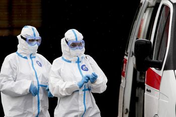 Rosja uspokaja: Brak przypadków zakażeń u mających kontakt ze zmarłą