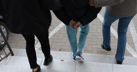 Porwali młodego mężczyznę z ulicy. Pobili go w lesie
