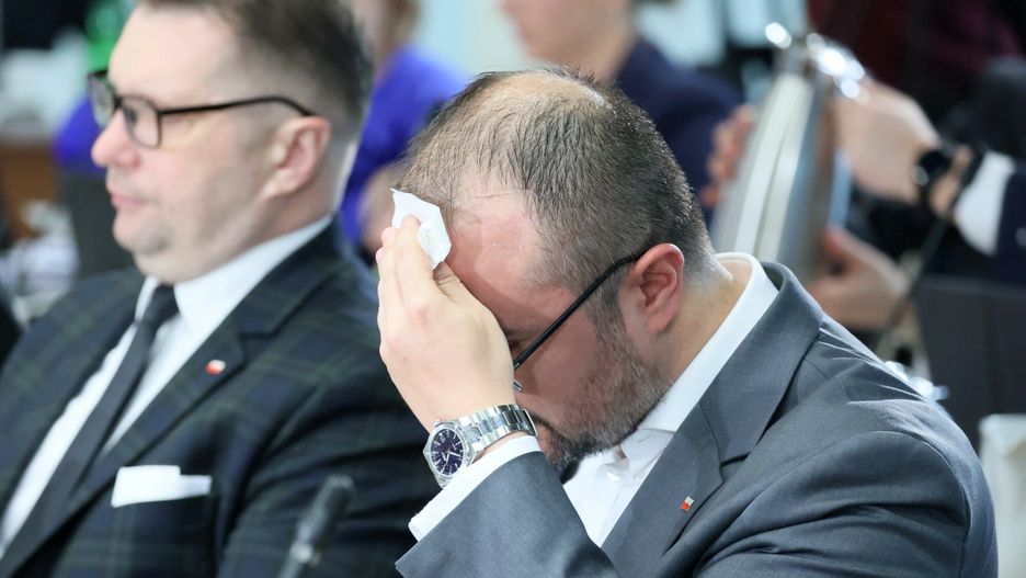 Posiedzenie komisji ?ledczej ds. wybor�w kopertowych
Fot. Wojciech Olkusnik/East News,  Warszawa, 13.02.2024. Sejm. Posiedzenie komisji sledczej ds. wyborow kopertowych. Dyskusja nad wykluczeniem z komisji posla PiS Pawla Jablonskiego.
N/z: Przemyslaw Czarnek, Pawel Jablonski
Wojciech Olkusnik