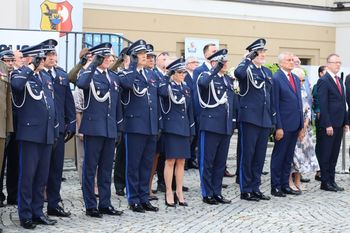 Leszno: Obchody Święta Policji. Awanse, wyróżnienia i trzy ważne rocznice