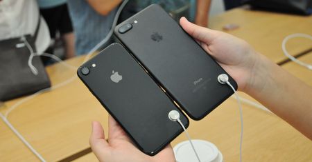 Gigant przegrał. Właściciele starszych iPhone'ów dostaną pieniądze