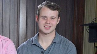 "Siadała mu na kolanach". Przerażające, co zrobił 9-latce