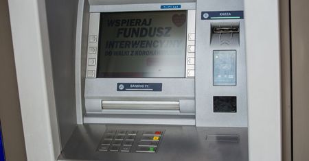 Wysadzili bankomat w Stroniu Śląskim. Policja prosi o pomoc