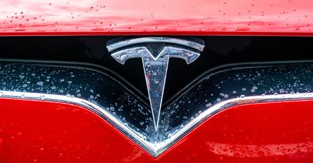 Elon Musk nie wyrabia z Cybertruckiem, a już planuje nowy samochód