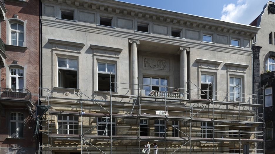 Bytom. Gmach Młodzieżowego Domu Kultury odzyskuje dawny wygląd.