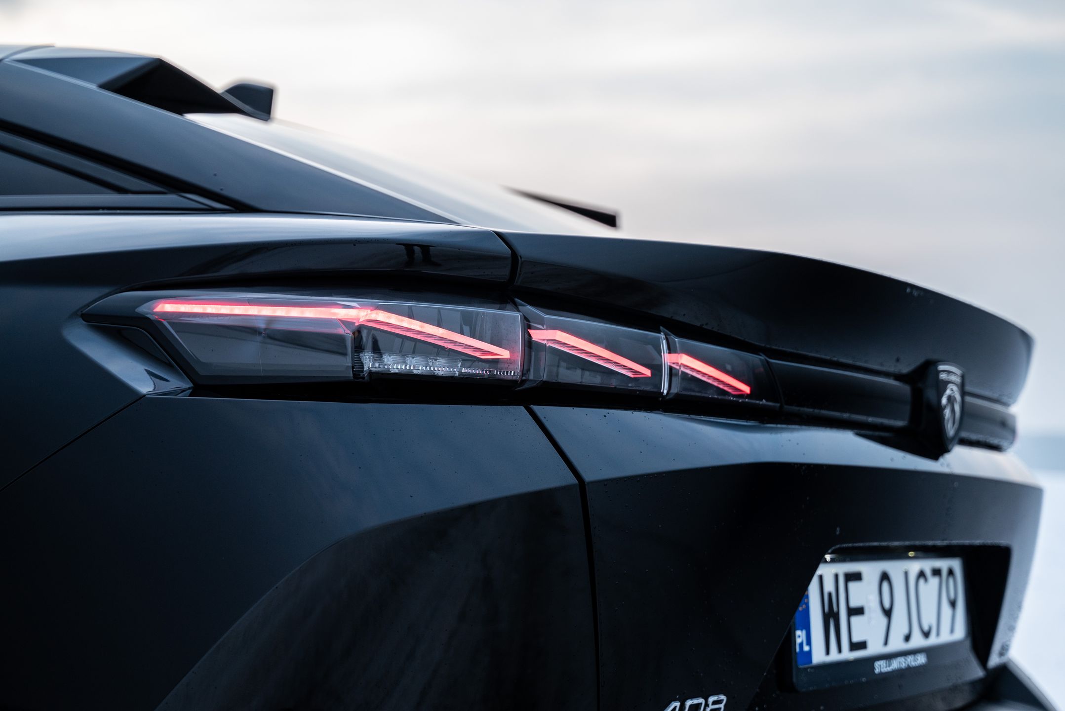 Peugeot 408 Hybrid 145