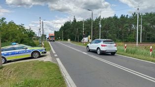 Borki: Przejazd kolejowy pod nadzorem policji. Apel o rozwagę